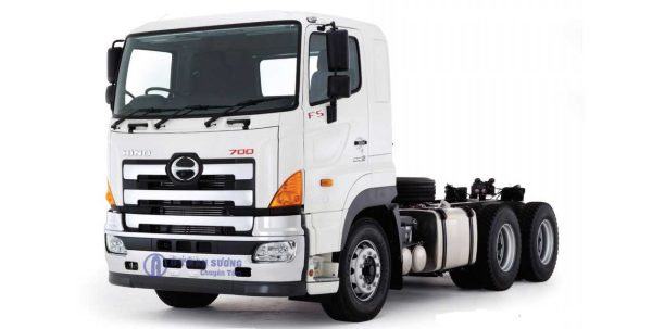 Đầu kéo Hino 700, đầu kéo hino 2 cầu, công suất 420hp tại 1.900 v/ph Mô men xoắn 1.765 tại 1.000 – 1.600 v/ph, hộp số Fast 16 số