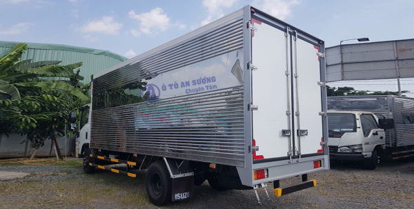 xe tải Isuzu 3t5 thùng dài 5m2