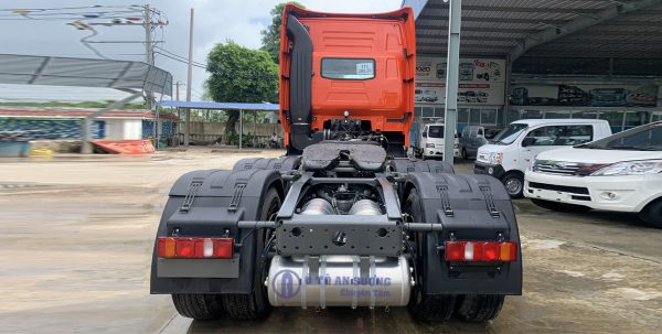 xe đầu kéo 440HP Sitrak